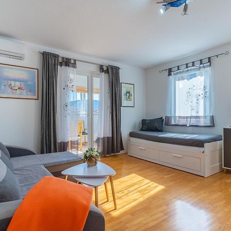 Apartment Kristian Cres Bagian luar foto