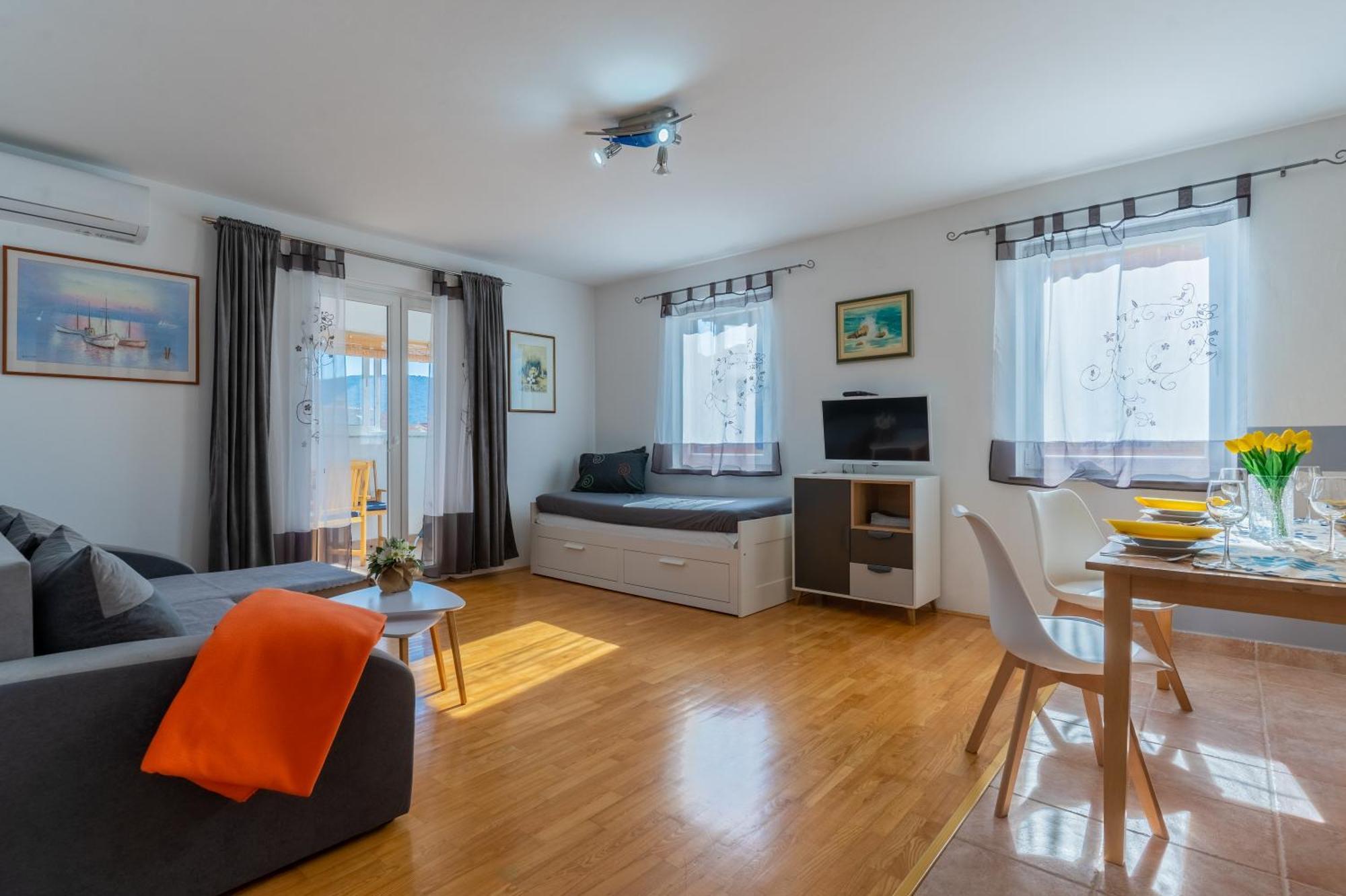 Apartment Kristian Cres Bagian luar foto