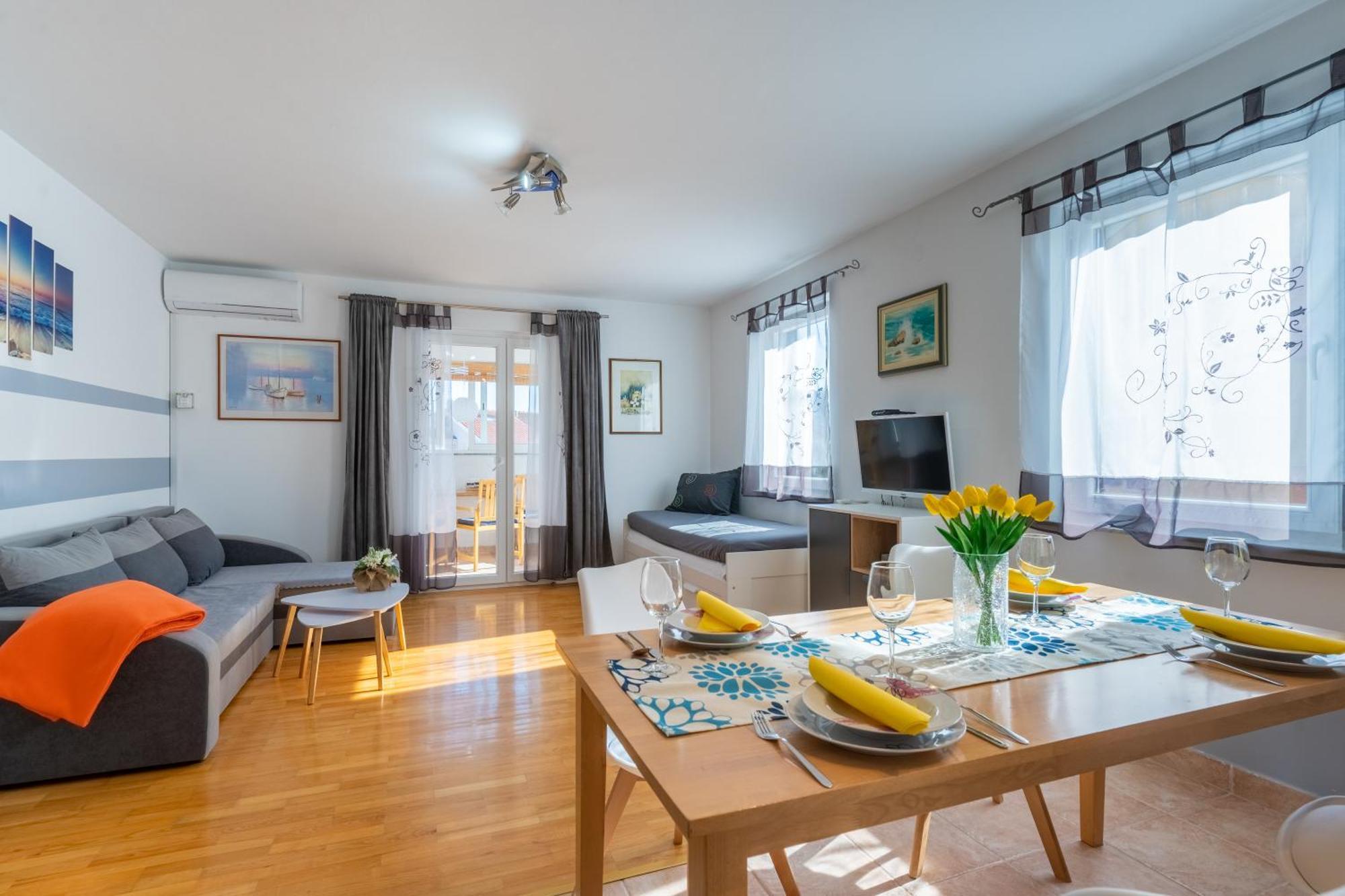 Apartment Kristian Cres Bagian luar foto